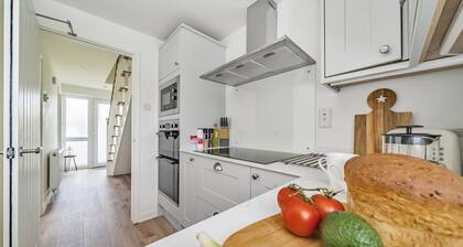 Seascapes - sleeps 6 guests  in 3 bedrooms
