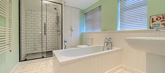 Chase Cottage - sleeps 8 guests  in 4 bedrooms