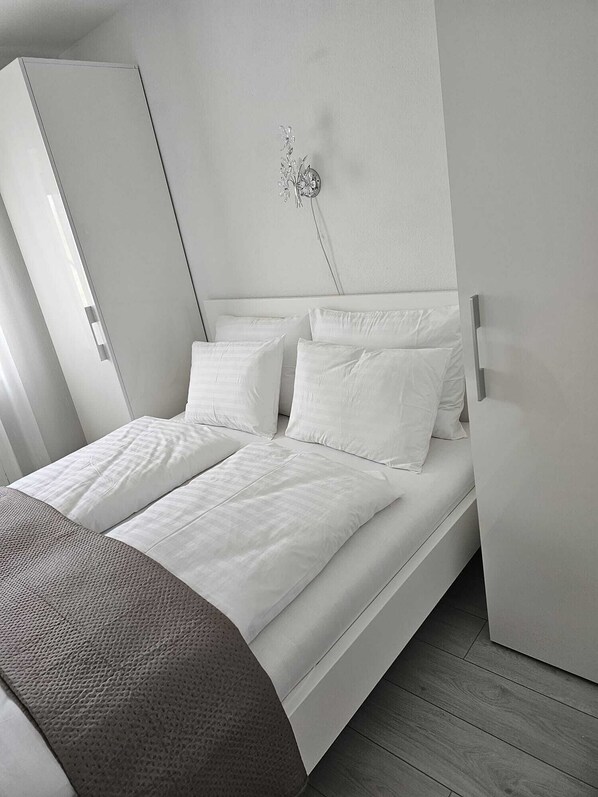 1 bedroom, travel crib, free WiFi, bed sheets