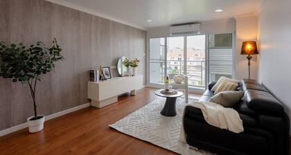 Cozy 2-bedroom condo with AC, WiFi in charming Bangkok