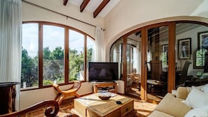 TV, fireplace - Casa Andrea 4 bed, 4 bath Villa with pool in Javea (Xàbia)