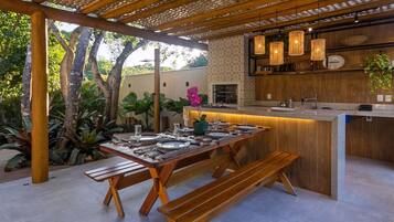 Deluxe House, 4 Bedrooms, Air conditioning | Living area