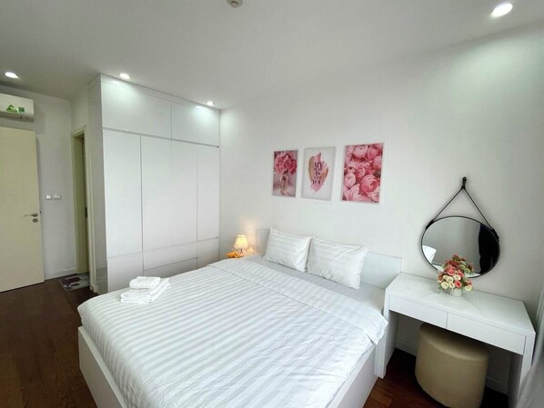 2 bedrooms, iron/ironing board, WiFi