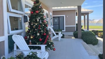 Maison, 3 chambres, fumeurs, patio | Bar lounge