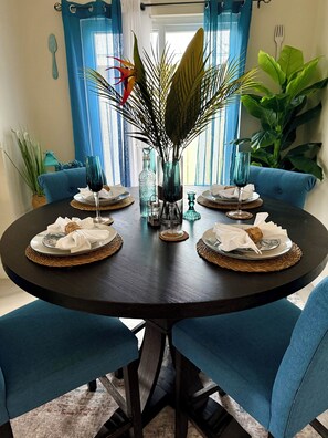 Hus, 3 soverom, røyk, terrasse | Spisestue