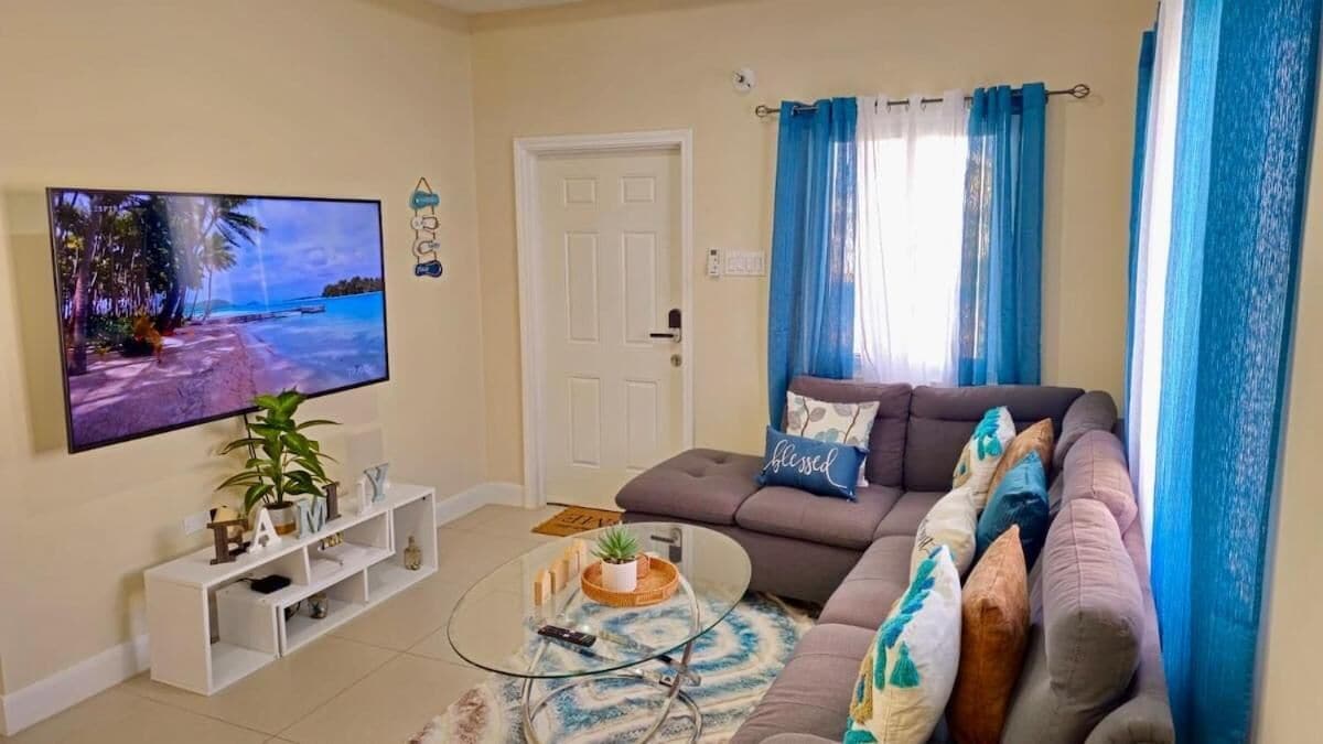 ハウス 3 ベッドルーム 喫煙可  パティオ | リビングルーム