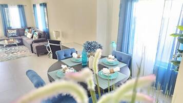 Maison, 3 chambres, fumeurs, patio | Salle à manger