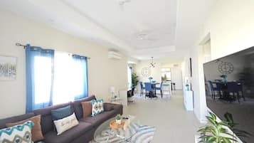Casa, 3 habitaciones, fumadores, patio | Comedor