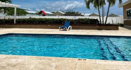 Sunny-shore Hideaway