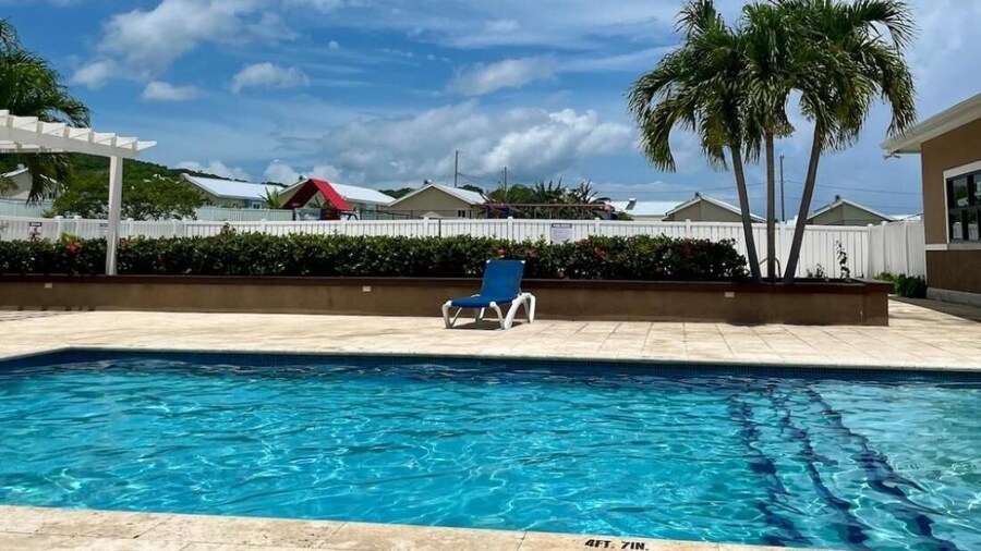 Sunny-shore Hideaway