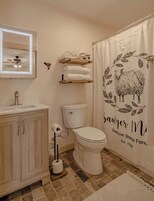 Family Quadruple Room, Multiple Beds | Bathroom