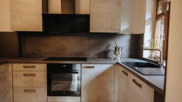 Réfrigérateur, four, plaque de cuisson, lave-vaisselle