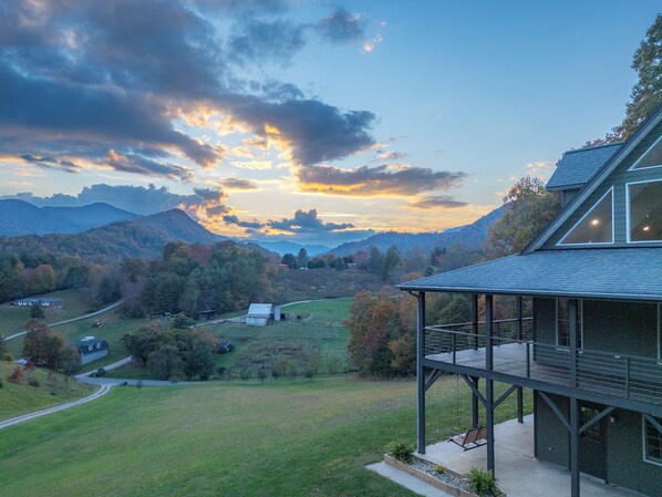 Exterior - New- Charming 2-bedroom home with amazing views, minutes to downtown Waynesville (Waynesville)