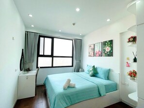 2 bedrooms, iron/ironing board, WiFi