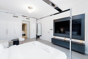 Caja de seguridad en la habitación y escritorio 