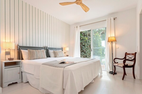 4 habitaciones, tabla de planchar con plancha, wifi y ropa de cama