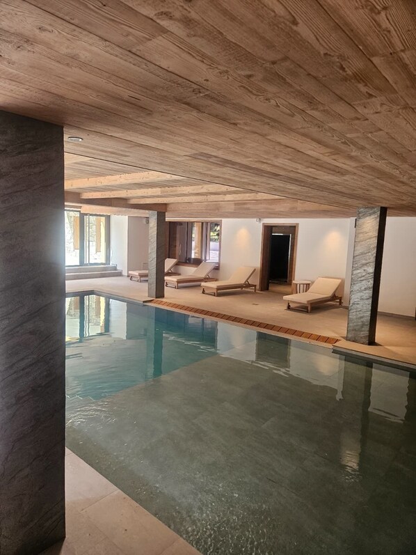 Indendørs pool