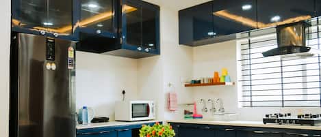 Full-sized fridge, microwave, stovetop, coffee/tea maker