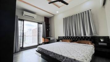 Apartment | Egyptian cotton sheets, premium bedding, down comforters