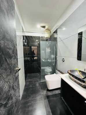 Apartment | Bathroom | Shower, free toiletries, slippers, soap