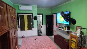 3 bedrooms, WiFi, bed sheets