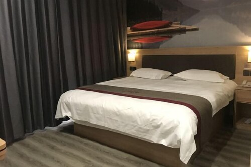 Shankee Hotel (Zibo Badaju RT-Mart)