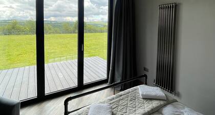 Cosy 2 bedroom guesthouse in beautiful surroundings with hot tub. Pet friendly!!