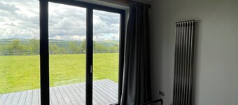 Cosy 2 bedroom guesthouse in beautiful surroundings with hot tub. Pet friendly!!