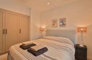 4 chambres, fer et planche à repasser, Wi-Fi, draps fournis