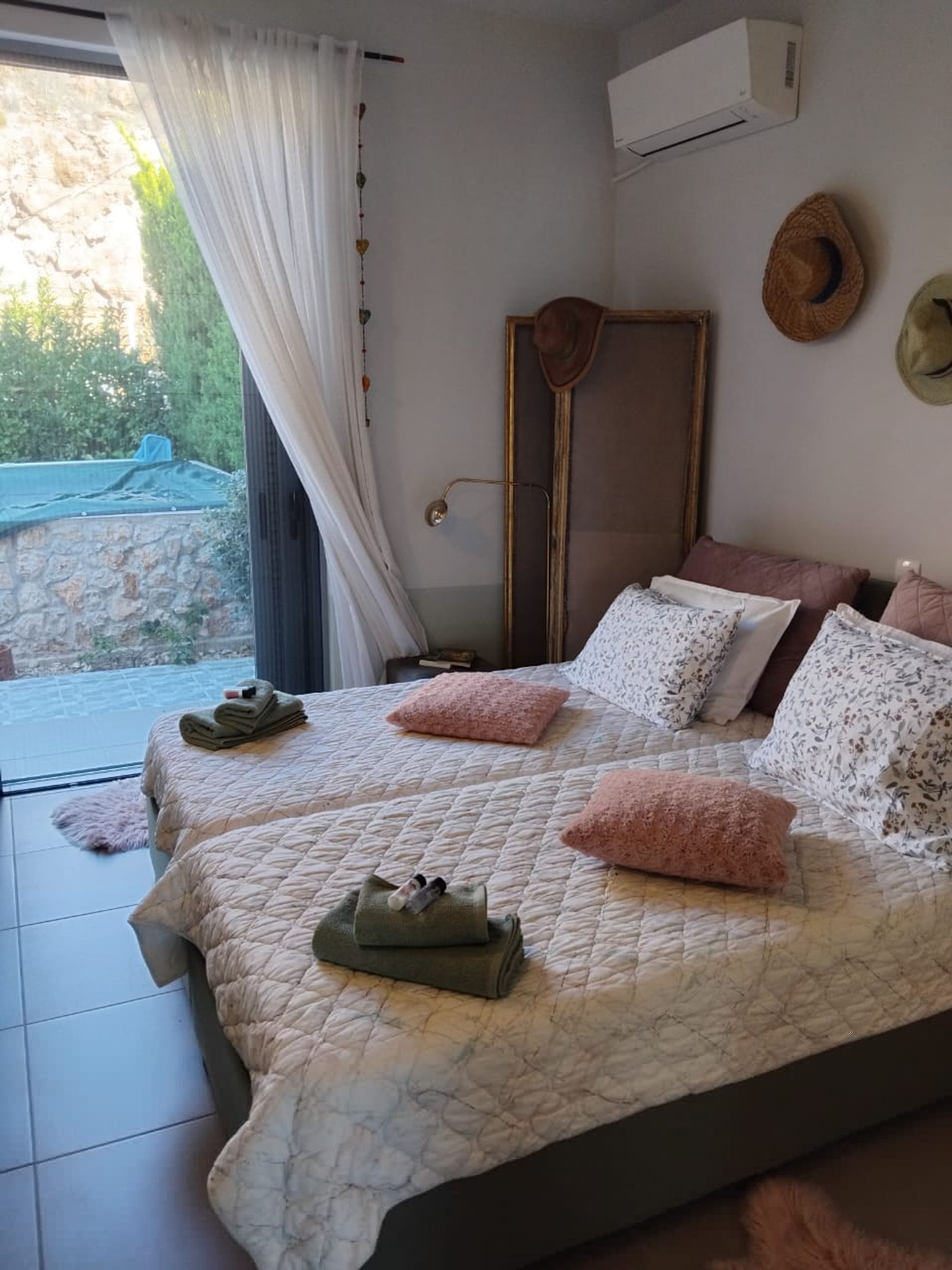 2 多间卧室、办公桌、熨斗/熨衣板、旅行婴儿床