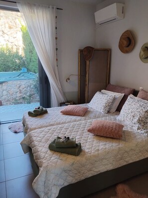 2 bedrooms, desk, iron/ironing board, travel cot