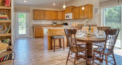 Charming 1-bedroom house in pleasant St. Cloud within close distance to Parks