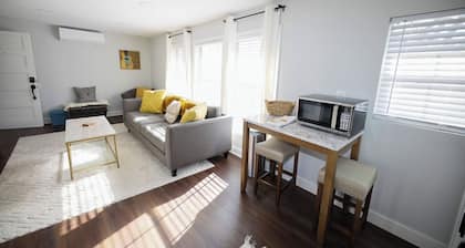 Granbury Loft: 1-Bedroom Gem for Two