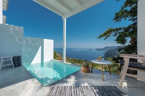 Deluxe Room with Mini Pool - Hydromassage