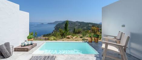 Deluxe Room with Mini Pool - Hydromassage