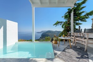 Deluxe Room with Mini Pool - Hydromassage | Medence