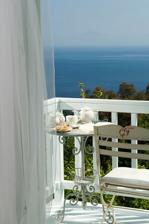 Superior Apartment, Sea View | Outdoor dining - Althea Boutique Hotel (Alonissos)