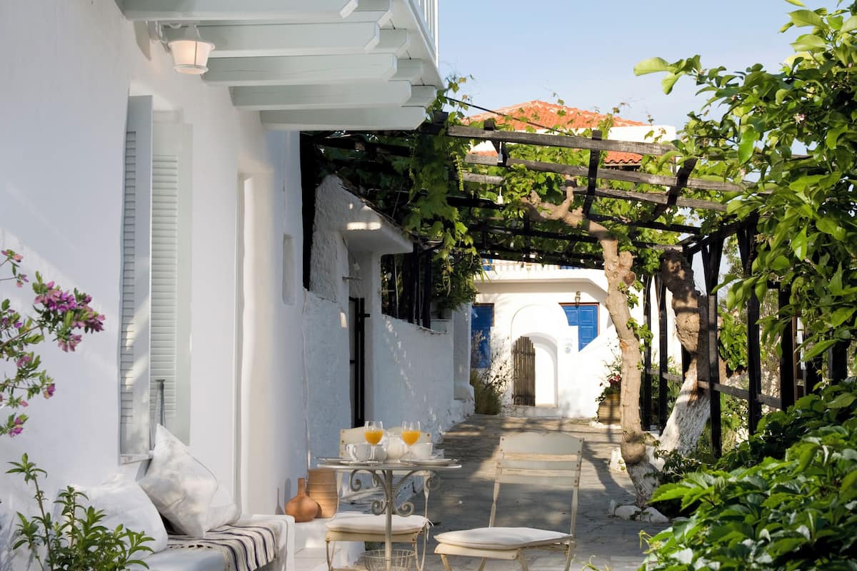 Leilighet – standard, terrasse, delvis sjøutsikt