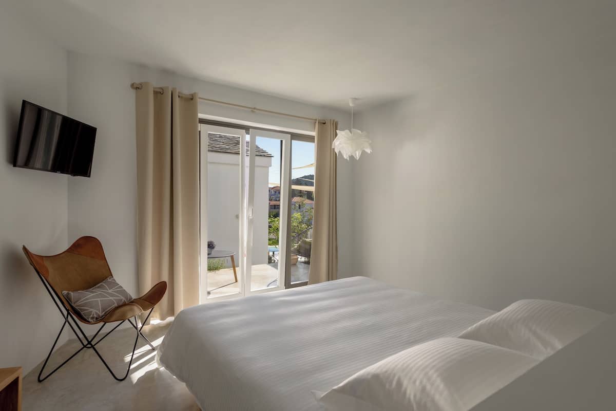 Standard Double Room, Patio | In-room safe, free WiFi, bed sheets