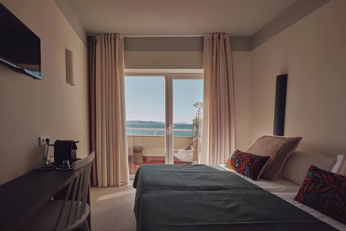 Double Room, Balcony, Sea View | Desk, laptop workspace, soundproofing, iron/ironing board (on request)