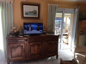 TV, stereo - Quiet 4-bedroom house in BINIC, 1 km from the port and beaches. (Binic-Étables-sur-Mer)