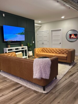 Una Smart TV, un reproductor estéreo