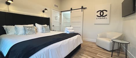 3 dormitorios, tabla de planchar con plancha, wifi gratis y ropa de cama