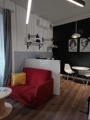 Estudio Confort, vista al patio | Cortinas blackout y wifi gratis