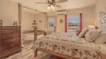 Luxury Double Room, 1 King Bed | Iron/ironing board, free WiFi