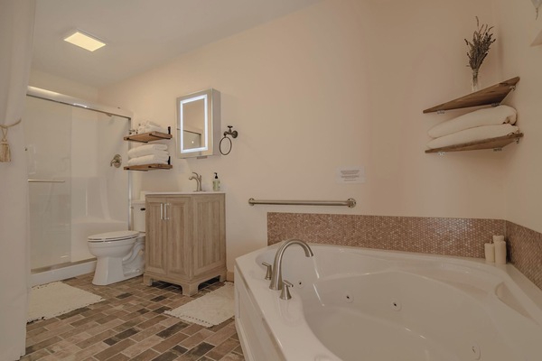 Luxury Double Room, 1 King Bed | Bathroom