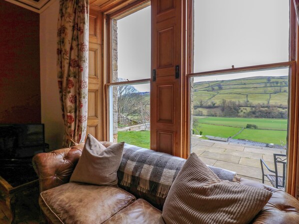 Living area - Hazel Brow House (Richmond)