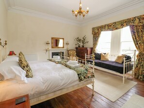 8 bedrooms, individually decorated, individually furnished, free WiFi - Hazel Brow House (Richmond)