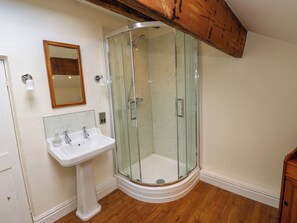 Shower - Hazel Brow House (Richmond)