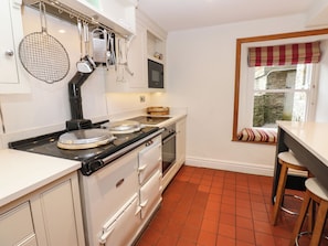 Dishwasher, cookware/dishes/utensils
